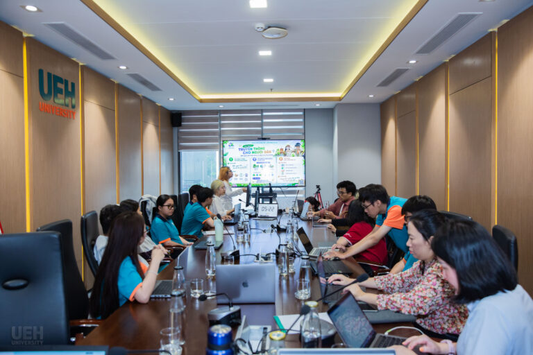 Ảnh minh họa: Tư vấn tuyển sinh Cử nhân Quản lý công